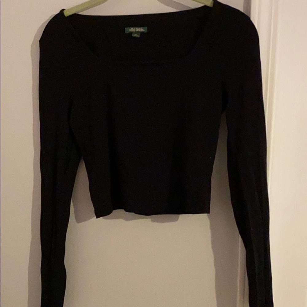 Black long sleeve crop top